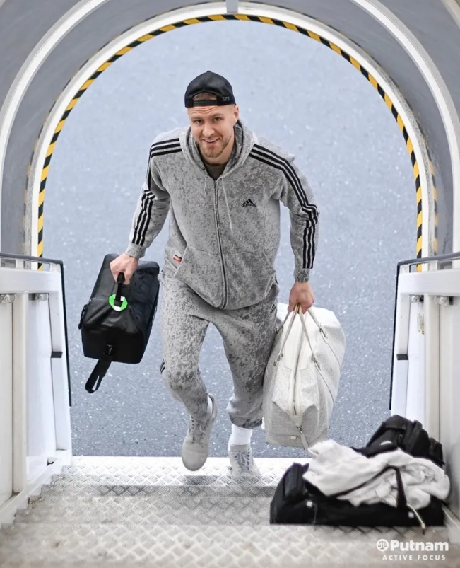 <a href=http://8809.jianzhanzj.com/tag/kaiorteren.html target=_blank class=infotextkey>凱爾特人</a>隊(duì)飛往西部備戰(zhàn)與<a href=http://8809.jianzhanzj.com/tag/yongshi.html target=_blank class=infotextkey>勇士</a>對決