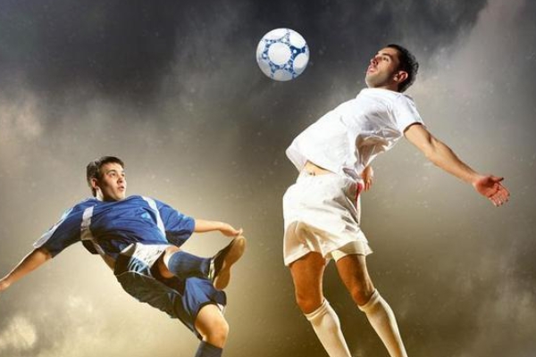 為什么足球球員的薪資都很高？